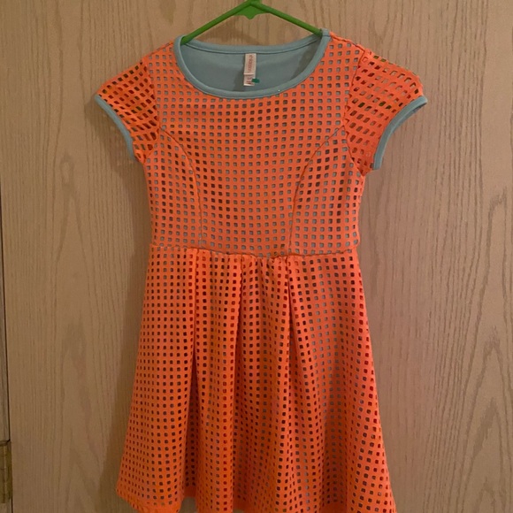 Dresses - Picture 4 of 8